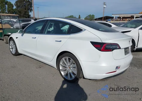 2018 Tesla Model 3 Long Range/Mid Range z USA, uszkodzony, nr VIN 5YJ3E1EAXJF126472